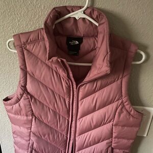 The North Face Women's dusty rose Puffer Vest 2.0